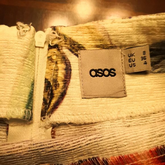 Super nice skirt , ALMOST NEW CONDITION - Picture 2 of 2